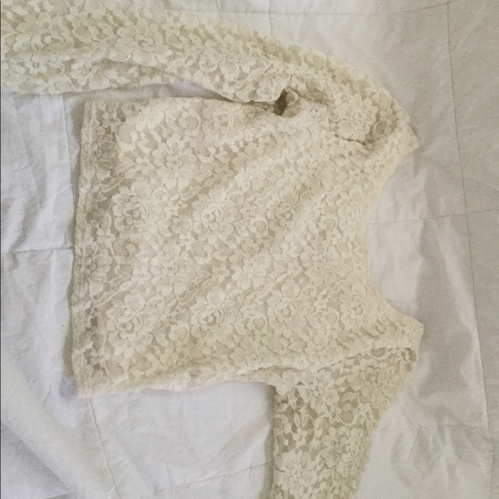 Lace Cream White cropped long-sleeve Blouse